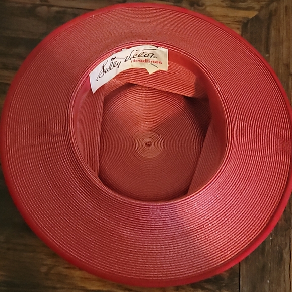 Sally Vielor classic Red Hat main image 10
